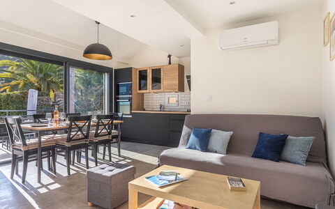 Maison Fabrégas: Meubilair, Interieur Ontwerp, Hout, Flooring, Bankstel, Tafel, Verdieping, Keuken En Eettafel, Kamer, Woonkamer