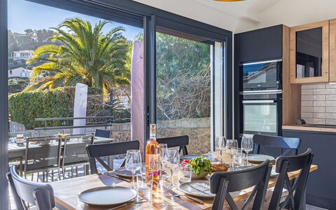 Maison Fabrégas: Meubilair, Interieur Ontwerp, Stoel, Keuken En Eettafel, Tafel, Flooring, Verlichting, Verdieping, Kamer, Eetkamer