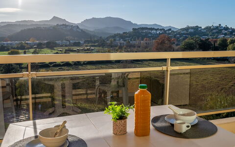 Résidence des Golfeurs: Cielo, Pianta, Costruzione, Finestra, Manto Stradale, Shade, Albero, Asfalto, Lotto, Casa