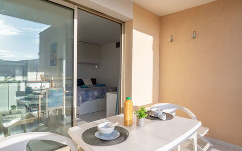 Résidence des Golfeurs: Cielo, Pianta, Costruzione, Finestra, Manto Stradale, Shade, Albero, Asfalto, Lotto, Casa