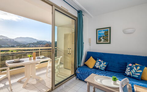 Résidence des Golfeurs: Cielo, Pianta, Costruzione, Finestra, Manto Stradale, Shade, Albero, Asfalto, Lotto, Casa