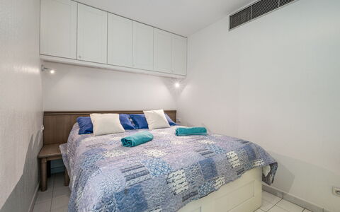 Résidence des Golfeurs: Cielo, Pianta, Costruzione, Finestra, Manto Stradale, Shade, Albero, Asfalto, Lotto, Casa