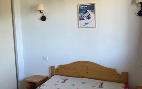 T. Bergerie: Mueble, Habitación, Cama, Madera, Sábana, Diseño De Interiores, Textil, Lecho, Habitación, Linos