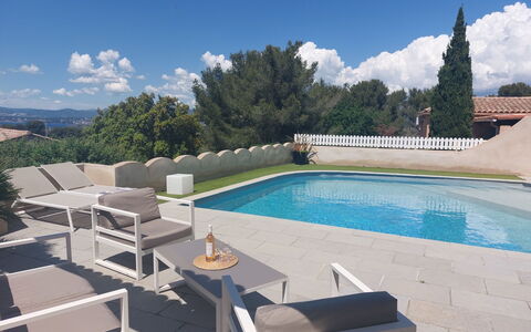 Bleu Azur: Meubilair, Buitenmeubels, Stoel, Zwembad, Schaduw, Samengesteld Materiaal, Stedelijk Ontwerp, Buitentafel, Ligstoel, Patio