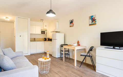 Les Boutons D'Or: Boat, Marina, Watercraft, Boats And Boating--Equipment And Supplies, Waterway, Port, Harbor, Dock, Naval Architecture, Channel