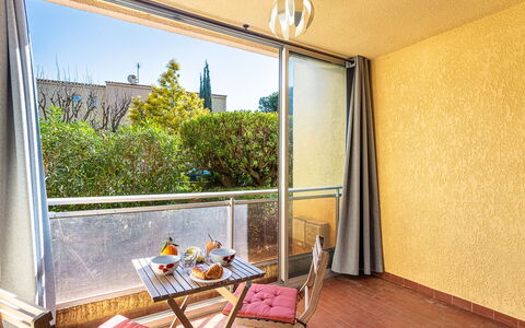 Les Boutons D'Or: Boat, Marina, Watercraft, Boats And Boating--Equipment And Supplies, Waterway, Port, Harbor, Dock, Naval Architecture, Channel