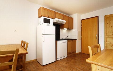 T.bergerie: Cocina, Mostrador, Gabinetes, Diseño De Interiores, Aparato De Cocina, Piso, Mueble, Madera, Electrodoméstico, Techo