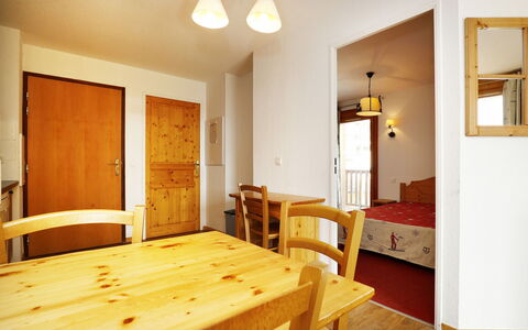 T.bergerie: Cocina, Mostrador, Gabinetes, Diseño De Interiores, Aparato De Cocina, Piso, Mueble, Madera, Electrodoméstico, Techo