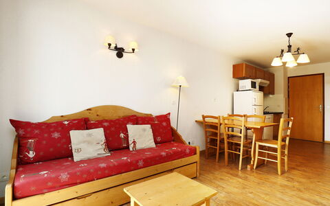 T. Bergerie: Cucina, Controsoffitto, Cabinetry, Interior Design, Elettrodomestico Da Cucina, Pavimentazione, Mobilia, Legna, Apparecchio Major, Soffitto