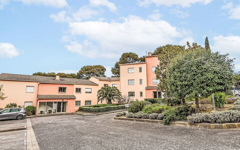 Les Terrasses de Portissol: Shade, Balcony, Hotel, Villa, Resort, Outdoor Furniture