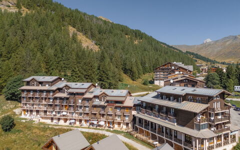 Les Etoiles D: Établissements Humains, Station De Montagne, Chaîne De Montagnes, Vallée, Pente, Village, Village De Montagne, Eco Hôtel, Biens, Recours