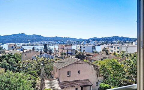 La Croisette: Himmel, Blå, Daytime, Stad, Boligområde, Tag, Hjem, Urban Design, Lejlighed, Forstad