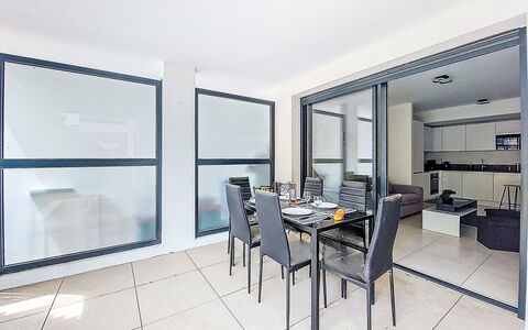 Les Terrasses de la Mer: Interior Design, Flooring, Fussboden, Decke, Möbel, Zimmer, Wohnung, Stuhl, Küche & Esszimmer Tisch, Glas