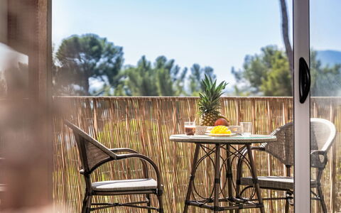 Tamarissime: Wohngebiet, Zuhause, Nachbarschaft, Wohnung, Haus, Dach, Menschliche Siedlung, Vorort, Winter, Eigentumswohnung