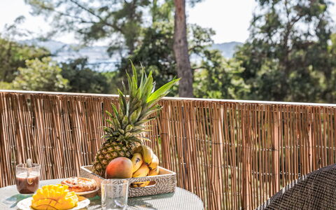 Tamarissime: Wohngebiet, Zuhause, Nachbarschaft, Wohnung, Haus, Dach, Menschliche Siedlung, Vorort, Winter, Eigentumswohnung