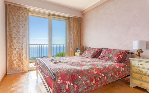 Le Sirius: Möbel, Bett, Interior Design, Schlafzimmer, Fussboden, Bedding, Flooring, Bettdecke, Zimmer, Holz