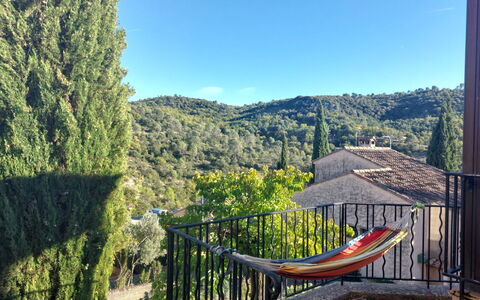 Mon Coua: Porte, Balcon, Chaise, Mobilier De Jardin, Cour, Allée, Plante D'Appartement, Cour, Passerelle, Pot De Fleur