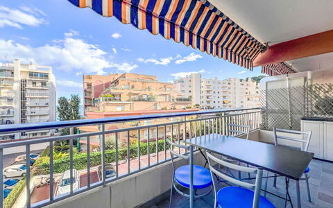 Jad: Blau, Wohnung, Eigentumswohnung, Balkon, Schatten, Hotel