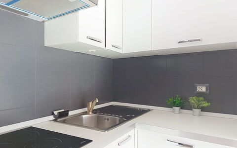 Jad: Kitchen, Countertop, Kitchen Appliance, Wall, Cabinetry, Interior Design, Wood, Major Appliance, Flooring, Kitchen Stove