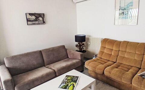 Les Jardins de L'Ermitage: Möbel, Flooring, Fussboden, Interior Design, Holz, Couch, Zimmer, Wohnzimmer, Wohnung