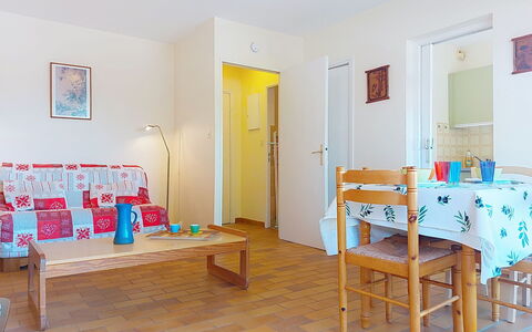 Les Jardins du Soleil: Mobilia, Interior Design, Pavimentazione, Pavimento, Camera, Appartamento, Sedia, Soffitto, Cucina & Sala Da Pranzo Tavolo, Soggiorno