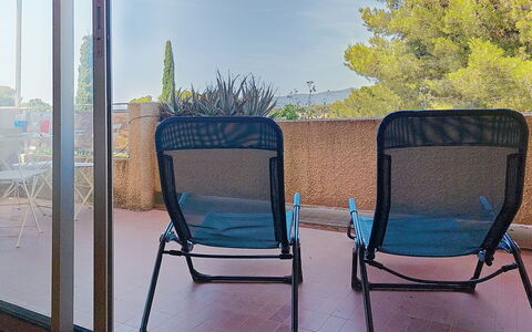 Les Jardins du Soleil: Mobilia, Sedia, Mobili Da Esterno, Tavolo Esterno, Shade, Sedia Pieghevole, Balcone, Color Legno, Tavolino Da Caffè, Eco Hotel
