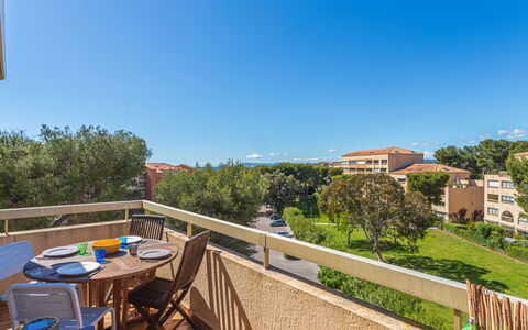 Alisier: Maison, Zone Résidentielle, Domicile, Toit, Composite, Biens, Chalet, Ombre, Piscine, Villa