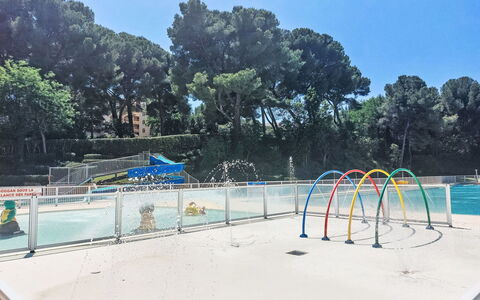 Alisier: Piscine, Composite, Des Loisirs, Loisir, Recours, Clôture, Centre De Loisirs, Parc, Ville Resort