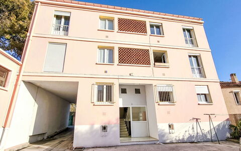 Marius Bondil: Buurt, Woongebied, Appartement, Menselijke Nederzetting, Condominium, Balkon, Verf, Gips