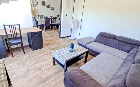 Marius Bondil: Meubilair, Flooring, Interieur Ontwerp, Verdieping, Bankstel, Hout, Houten Vloer, Kamer, Woonkamer, Tafel