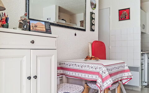 Les Marines: Möbel, Balkon, Schatten, Garten, Gartenmöbel, Stuhl, Veranda, Garten, Landscaping, Hinterhof