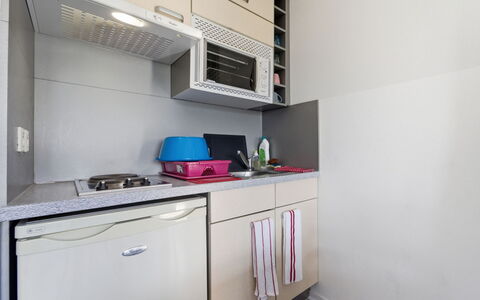 Virginia: Interieur Ontwerp, Flooring, Verdieping, Plafond, Appartement, Schaduw, Stoel, Lichte Inrichting, Lamp, Kamerplant