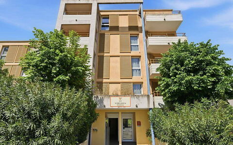 Grasse 617: Appartamento, Condominio, Zona Residenziale, Uso Misto, Balcone, Hotel