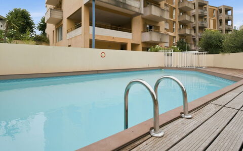 Grasse 617: Appartamento, Zona Residenziale, Architettura, Condominio, Balcone, Casa, Insediamento Umano, Materiale Composito, Shade, Ricorrere