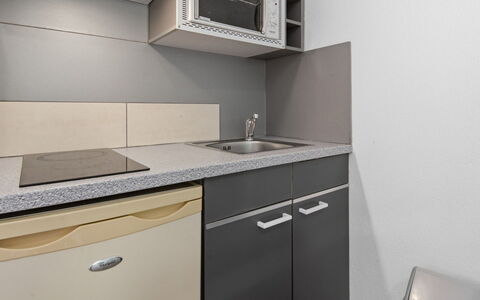 Grasse 617: Pavimentazione, Interior Design, Pavimento, Controsoffitto, Cabinetry, Cucina, Camera, Idraulico Fixture, Apparecchio Major