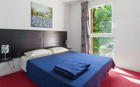 Virginia: Möbel, Interior Design, Zimmer, Wohnung, Bett, Schlafzimmer, Kissen, Holzbeize, Hotel, Stuhl