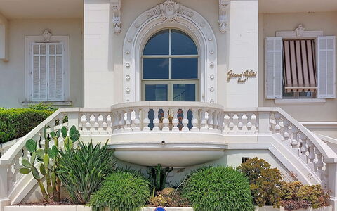 Le Grand Hotel: Bergketen, Balkon, Bergdorp