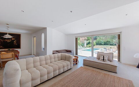 La Villa Nana: Möbel, Interior Design, Wohnung, Fussboden, Flooring, Tabelle, Stuhl, Wohnzimmer, Zimmer, Zuhause