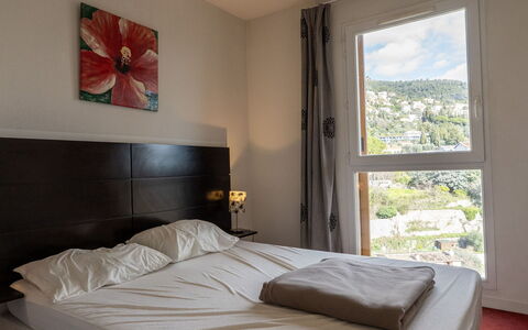Virginia: Cama, Habitación, Mueble, Sábana, Lecho, Diseño De Interiores, Habitación, Suelo, Marco De La Cama, Piso