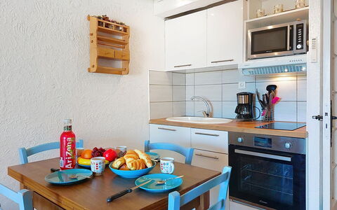 La Bressado: Mueble, Diseño De Interiores, Cocina, Piso, Electrodoméstico, Madera, Suelo, Mostrador, Habitación, Aparato De Cocina