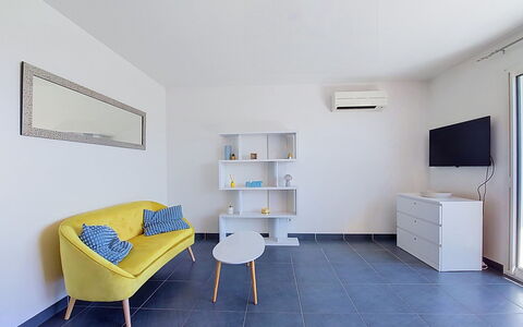 Les Terrasses des Hautsdefonsainte: Pavimentazione, Mobilia, Interior Design, Pavimento, Soffitto, Camera, Illuminazione, Appartamento, Soggiorno, Divano