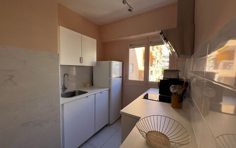 Le Magellan: Major Appliance, Flooring, Floor, Kitchen, Kitchen Appliance, Countertop, Interior Design, Cabinetry, Kitchen Sink, Room