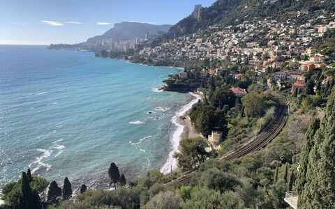 Le Magellan: Mountainous Landforms, Water, Coast, Body Of Water, Water Resources, Mountain, Coastal And Oceanic Landforms, Hill, Sea, Natural Landscape