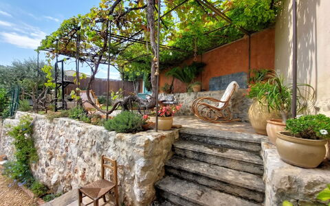 Maison de Village Manolsi: Wall, Flowerpot, Rock, Flagstone, Garden, Houseplant, Stone Wall, Landscaping, Cobblestone