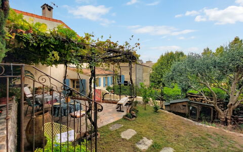 Maison de Village Manolsi: Shrub, Garden, Spring, Shade, Backyard, Yard, Outdoor Furniture, Landscaping, Flowerpot