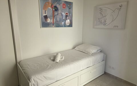 Le San Francisco: Bed, Bedroom, Furniture, Floor, Wood, Bed Sheet, Interior Design, Flooring, Bedding, Room