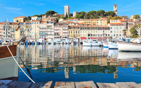 Le San Francisco: City, Building, Boat, Watercraft, Urban Area, Residential Area, Summer, Neighbourhood, Town, Waterway