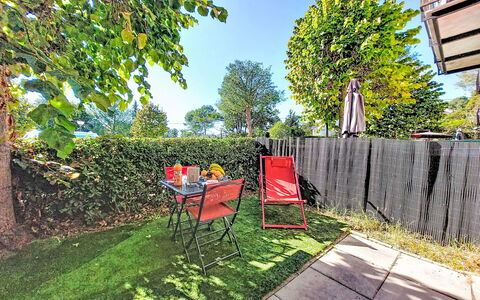 L'Albatros: Arbusto, Giardino, Mobilia, Mobili Da Esterno, Prato, Primavera, Sedia, Backyard, Shade, Cortile