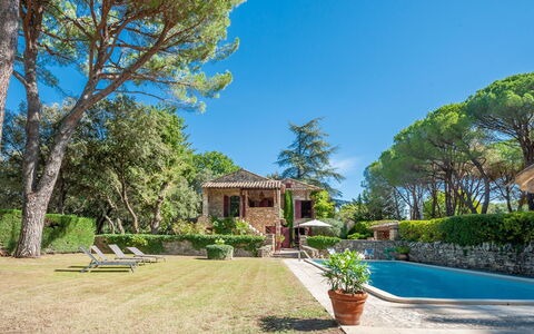 La Réalière: Plante, Ciel, Bâtiment, Ombre, Paysage Naturel, Pot De Fleur, Lot Terre, Arbre, Herbe, Paysage