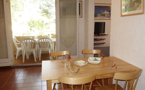 Super Ile Rousse: Zimmer, Möbel, Eigentum, Tabelle, Esszimmer, Fussboden, Interior Design, Gebäude, Haus, Küche & Esszimmer Tisch